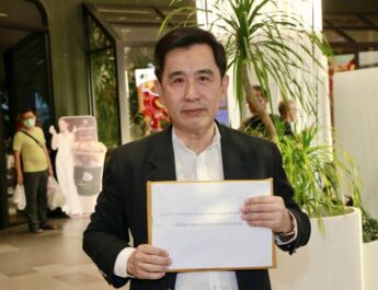 “เสี่ยโก้” นายก่อเกียรติ พาณิชยารมณ์ โปรโมเตอร์มวยโลกเจ้าของรางวัลยอดเยี่ยม 3 สถาบัน เยี่ยมเวทีดีเบต “ศึกเปลี่ยนประเทศ” พบแคนดิเดตนายกฯ พร้อมฝากแก้ปัญหาคอร์รัปชั่นไทยที่ติดอันดับ 107 จาก 180 ประเทศทั่วโลก