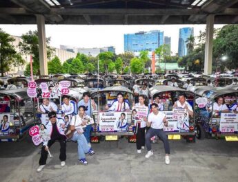 “ก้าวอิสระ” เบอร์22 เคลื่อนขบวนตุ๊กตุ๊ก 100 คัน เยือนสวนป่าเบญจกิติ ประกาศจุดยืนเปลี่ยนขนส่งสาธารณะเป็น EV 100% สู้ภัย PM 2.5 เพื่อคืนลมหายใจสะอาดให้ประชาชน