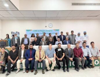 แพทย์ไทยสร้างประวัติศาสตร์ ร่วมผ่าตัดส่องกล้องแก้อกบุ๋มครั้งแรกในบังกลาเทศ