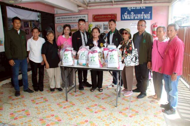 “สจ.เล็กเมืองนนท์” รองหัวหน้าพรรคฟิวชั่น ลงพื้นที่นำคณะกรรมการบริหารพรรคฯ มอบถุงยังชีพช่วยเหลือผู้ป่วยติดเตียง และกลุ่มเปราะบาง ในเขตสายไหม