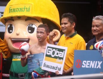 ณัฐพงษ์ ราชานนท์ กำปั้นหนุ่มตัวแทน จ.ฉะเชิงเทรา โชว์ชั้นเชิงมวยระดับยอดมวยดวลเดือดชนะคะแนน ซุปเปอร์แม็ก กิวกิวเต้น้องรักยิม จาก จ.ตราด พร้อมทุบองศาเดือดแตก 100 องศา