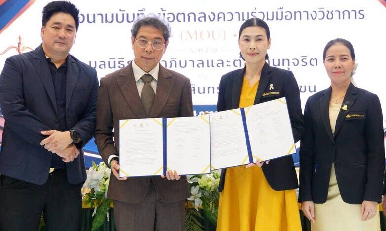 ดร.ณัฏฐ์ ธีรณัฐสุภานนท์ ประธานมูลนิธิธรรมาภิบาลและต่อต้านทุจริต ร่วมลงนามบันทึกข้อตกลง (MOU) พัฒนางานด้านวิชาการ พัฒนาบุคลากร โครงการผู้เรียนกับนางสาวติรวดี รัตนตถิกุล รองผู้อำนวยการโรงเรียนรัตนโกสินทร์สมโภชบางเขน