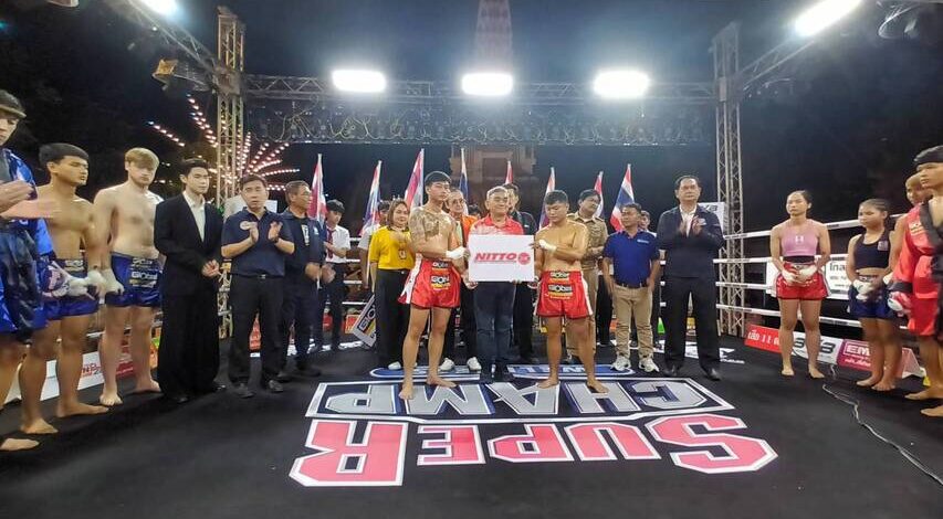 พล.ต.ท.ไตรรงค์ ผิวพรรณ ผและ ดร.หิมาลัย ผิวพรรณ ร่วมเป็นประธานอำนวยการและประธานจัดการแข่งขัน”มหกรรมมวยไทยนานาชาติ วันกตัญญูบูรพาจารย์หลวงพ่อคูณ ปริสุทโธ” ที่ เวทีมวยชั่วคราววัดบ้านไร่ จ.นครราชสีมา
